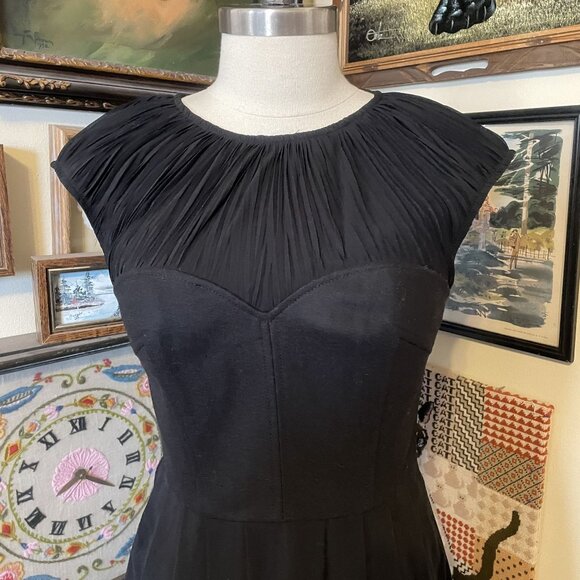 NWT Ted Baker Black Pleated Cap Sleeve Cocktail Dress With Back Zip Decor Size 4 - Picture 2 of 13